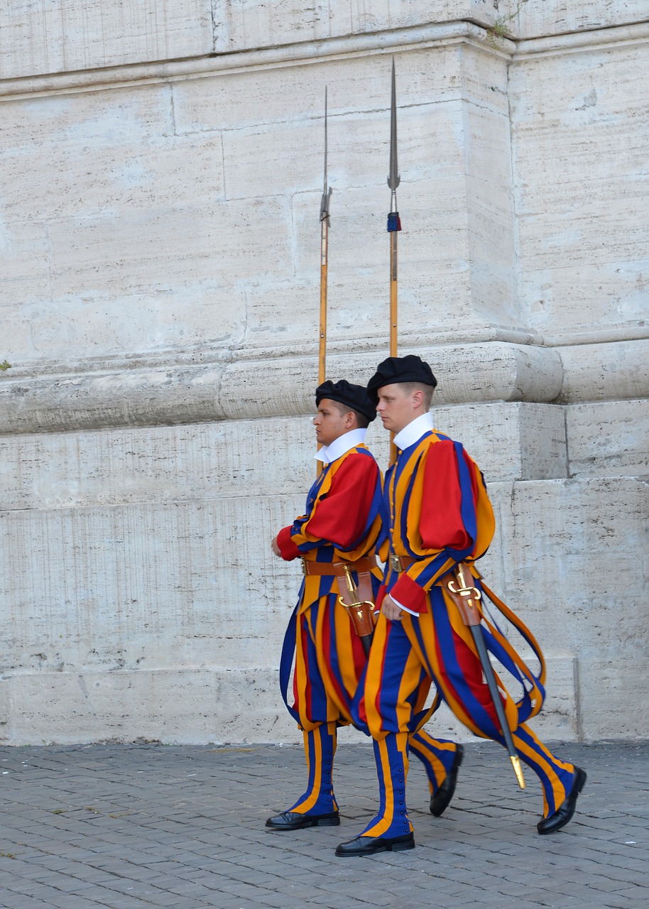 rome  swiss guard  vatican free photo