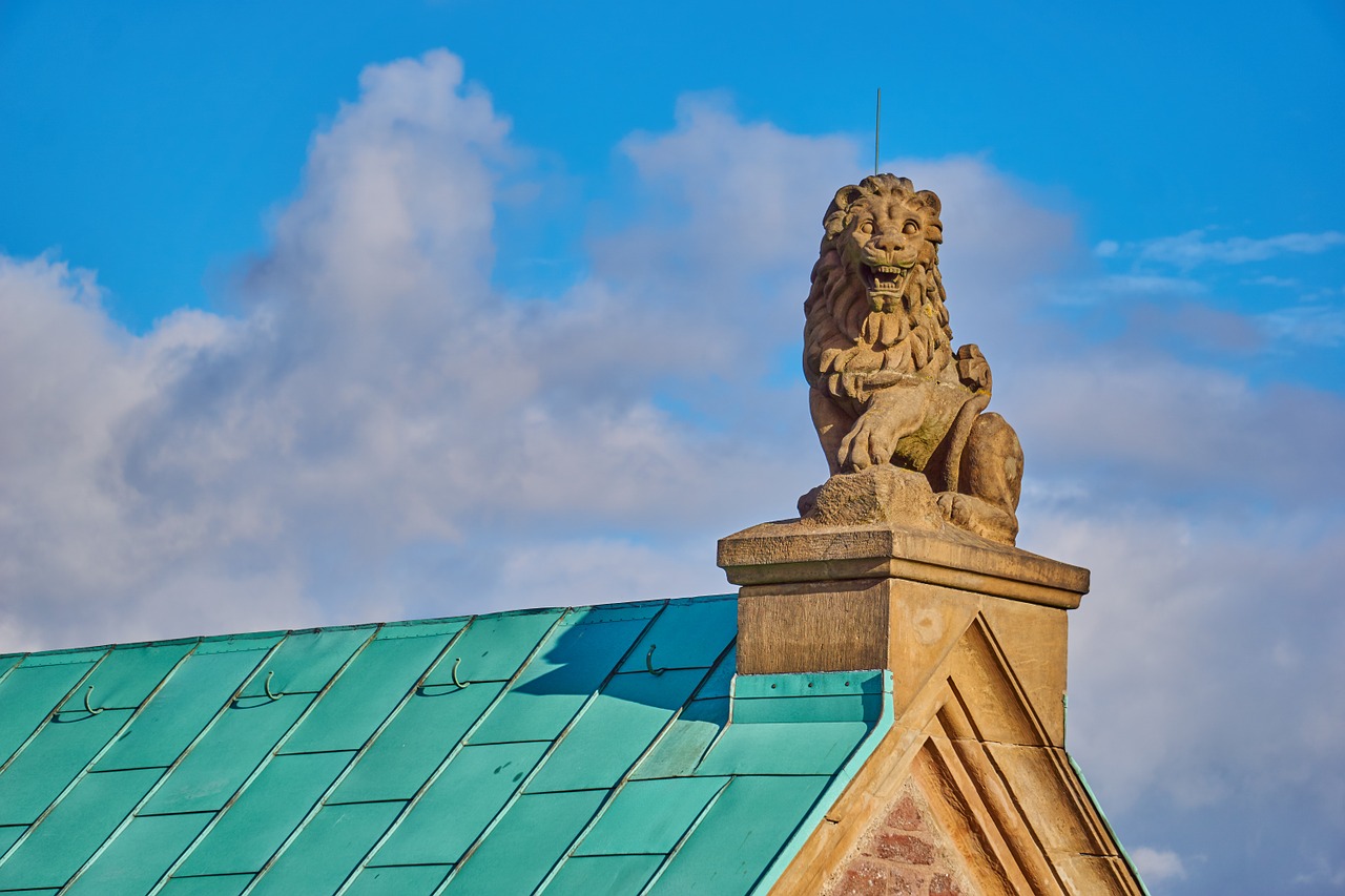 roof statue lion free photo