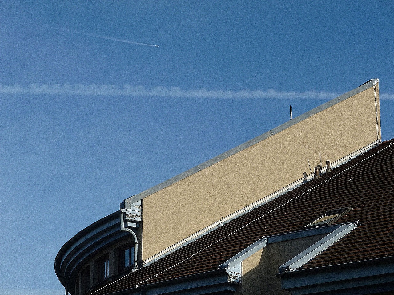 roof aircraft sky free photo