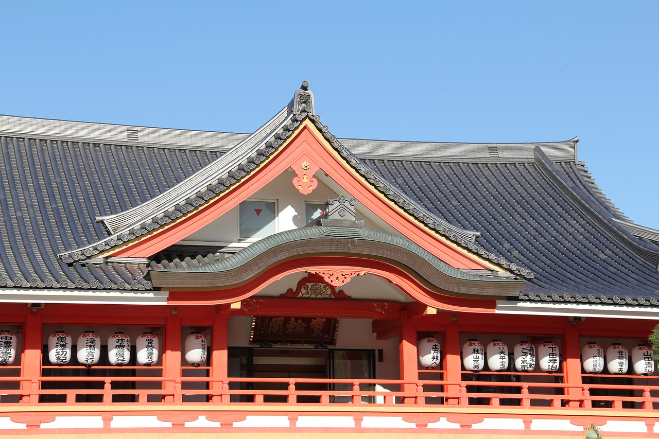 roof architecture outdoors free photo