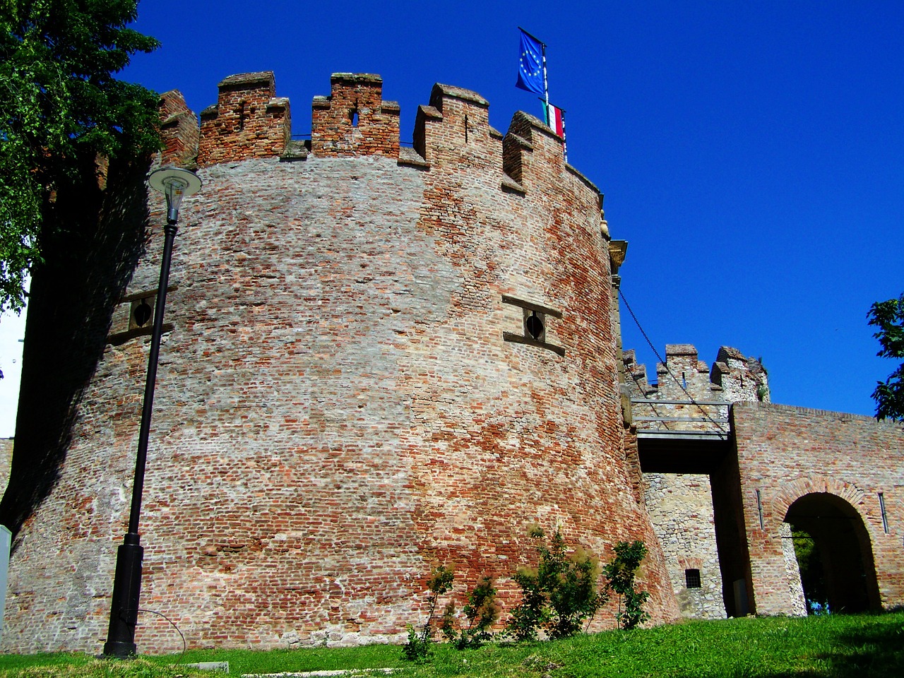 rook siklós castle medieval architecture free photo