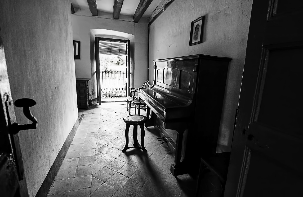 room abandonment memories free photo