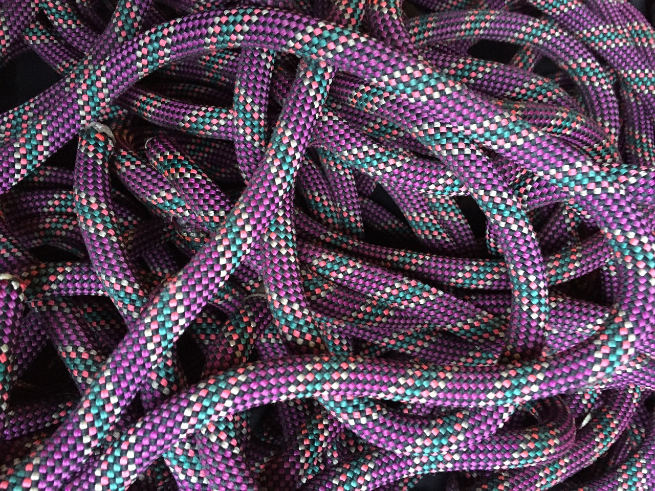 rope climbing violett free photo