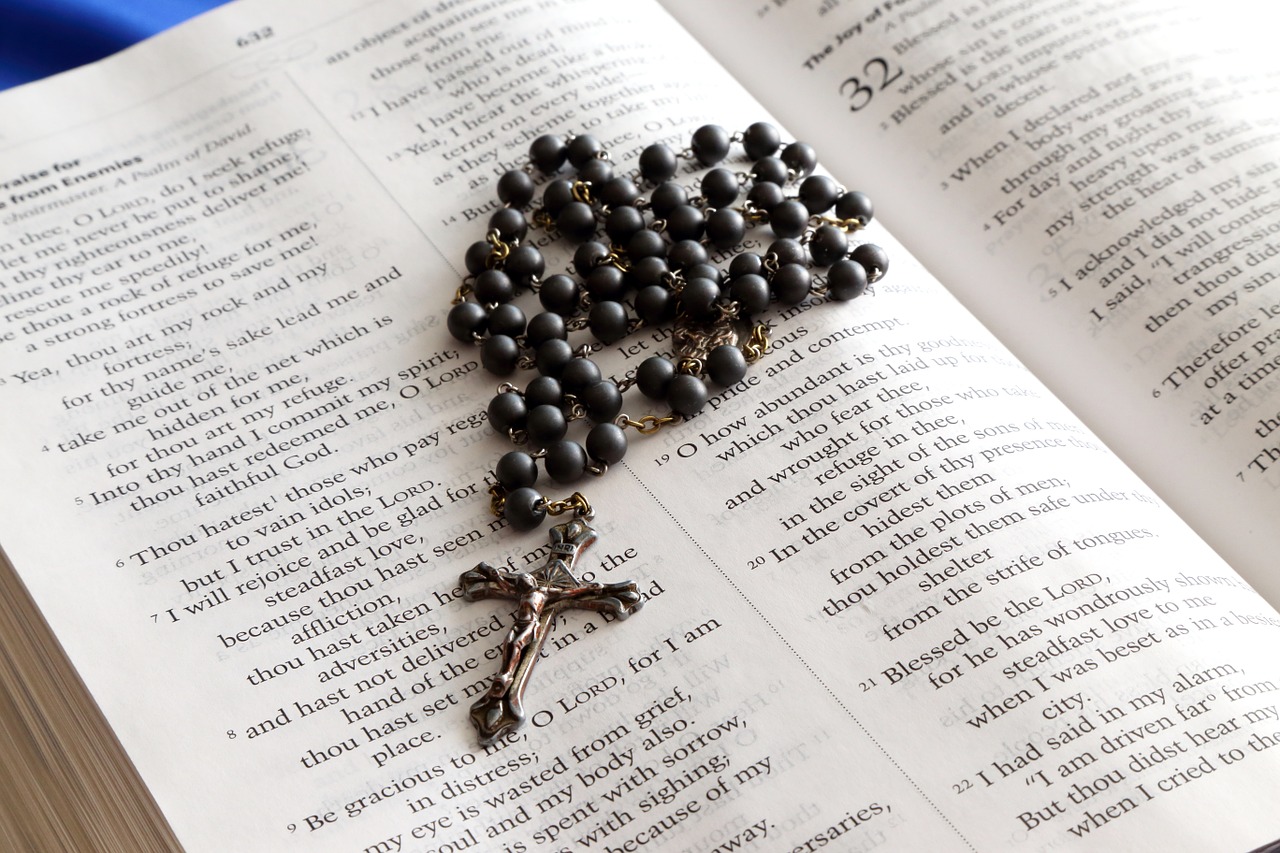 rosary bible cross free photo