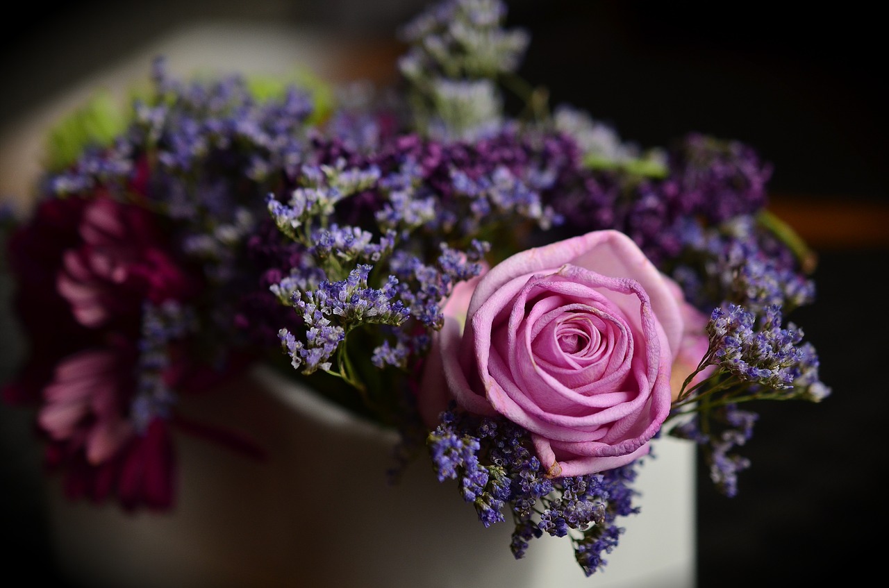 rose pink floral arrangement free photo