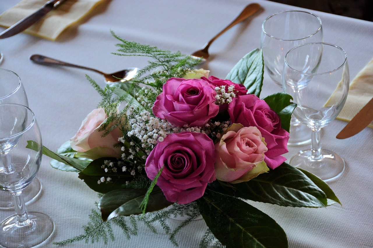 roses bouquet of flowers table free photo