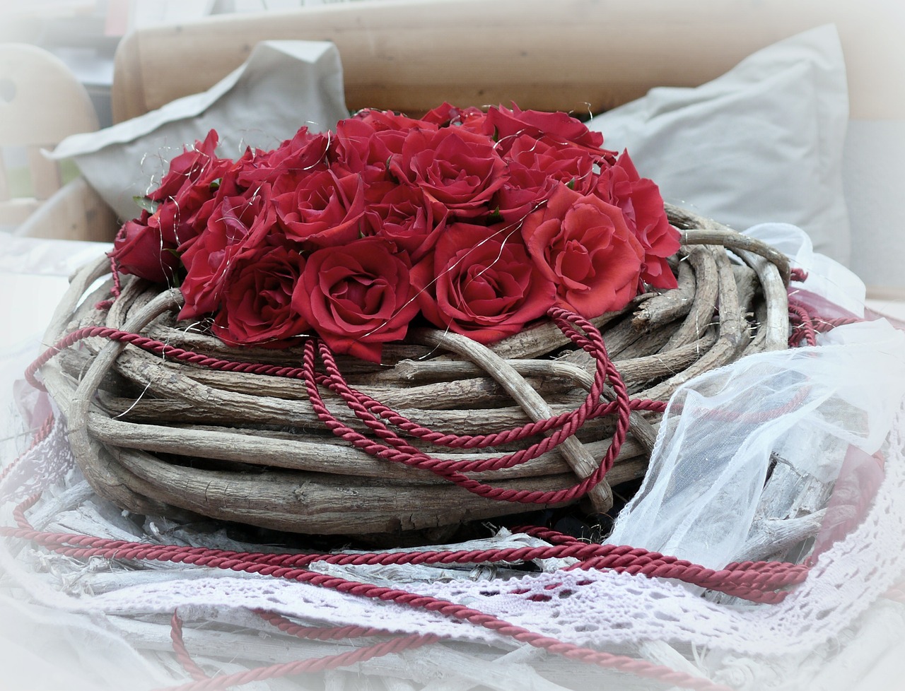 roses red wreath free photo