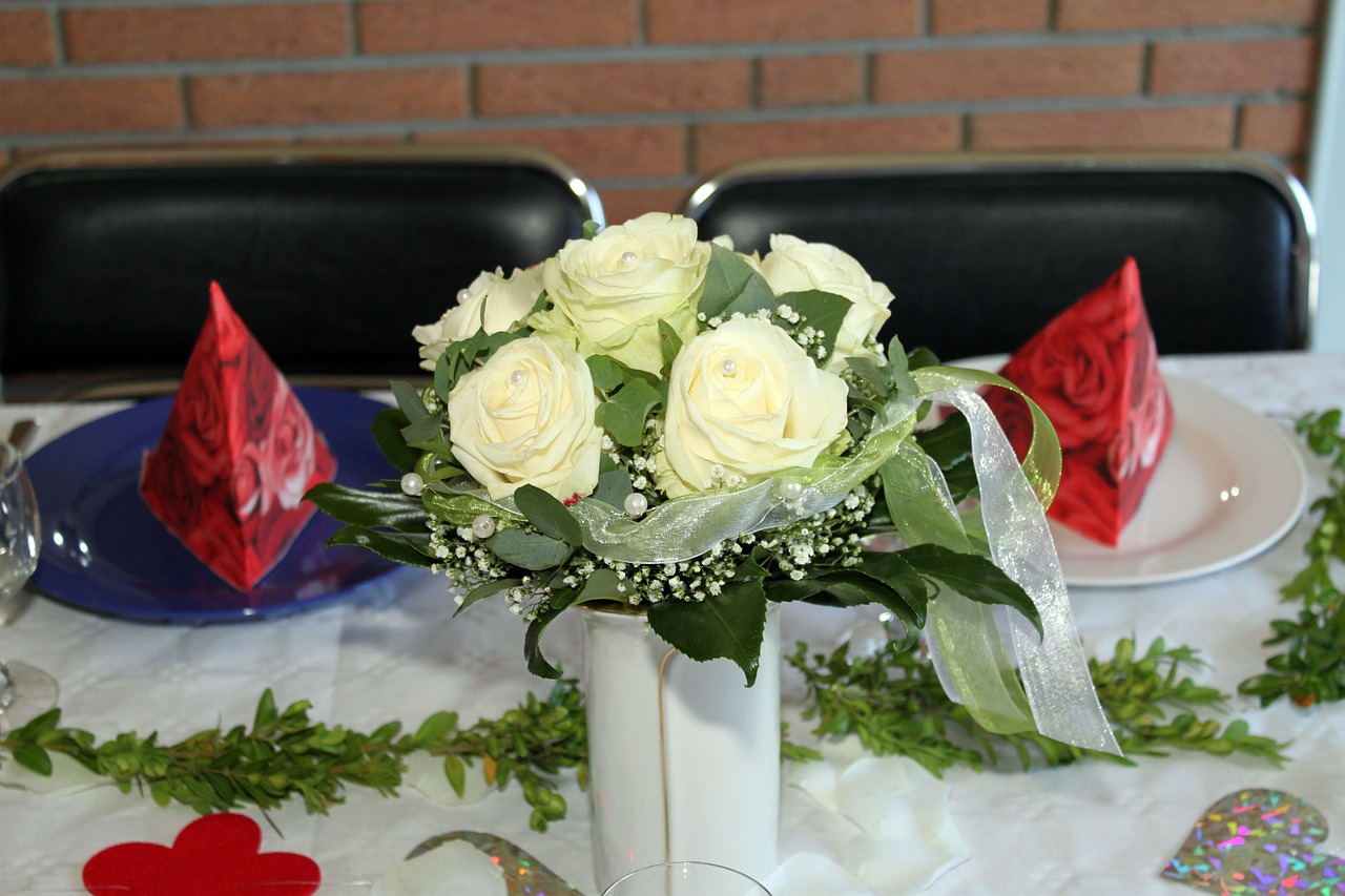 roses table decoration table arrangement free photo