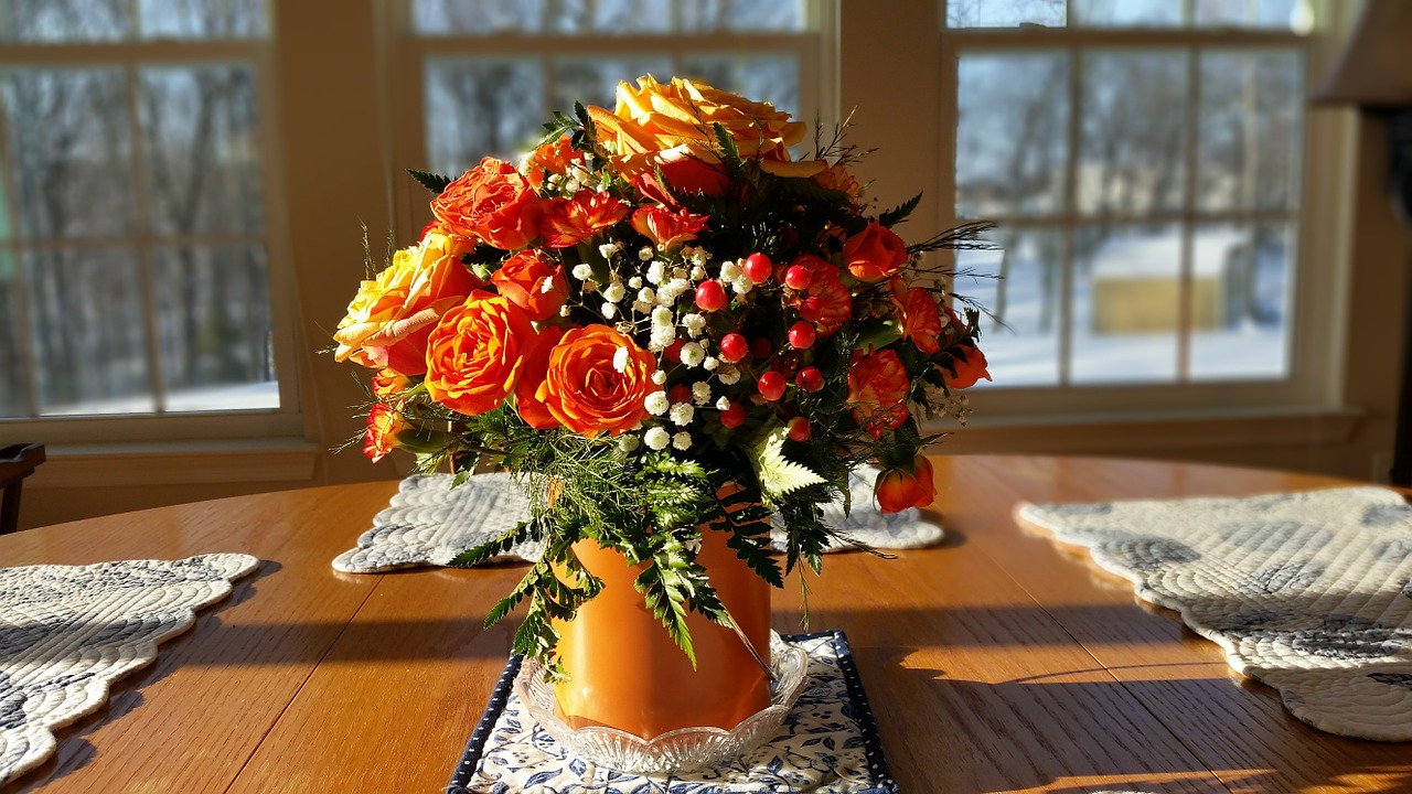 roses flowers centerpiece free photo