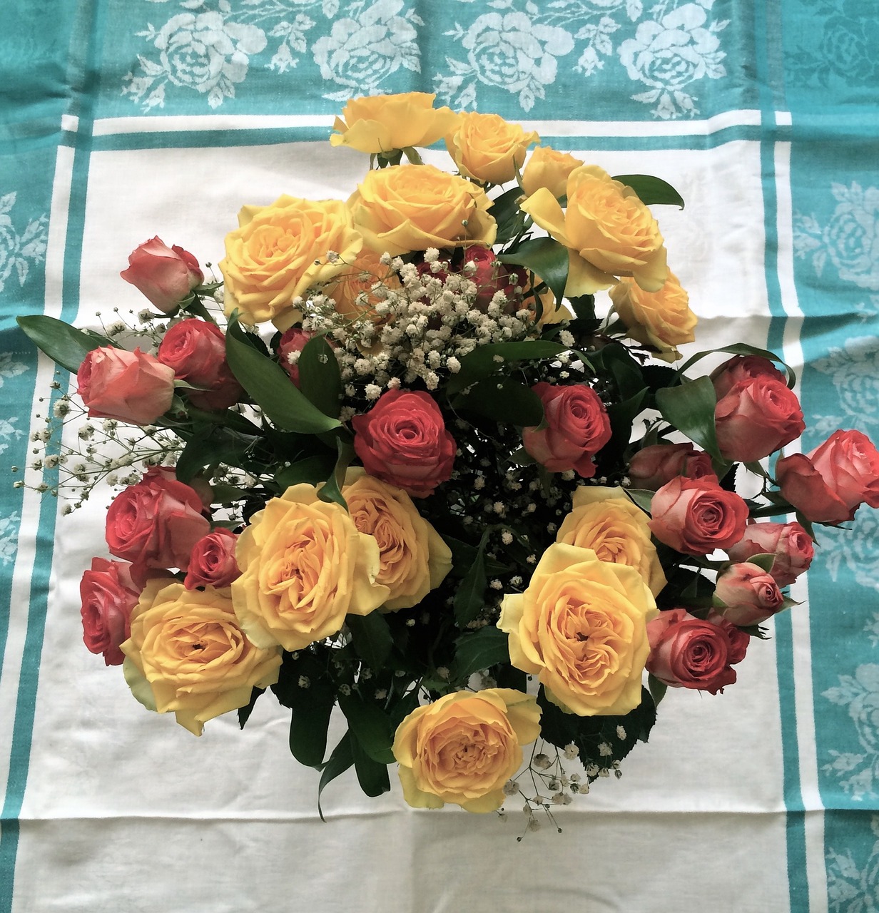roses bouquet bouquet of flowers free photo