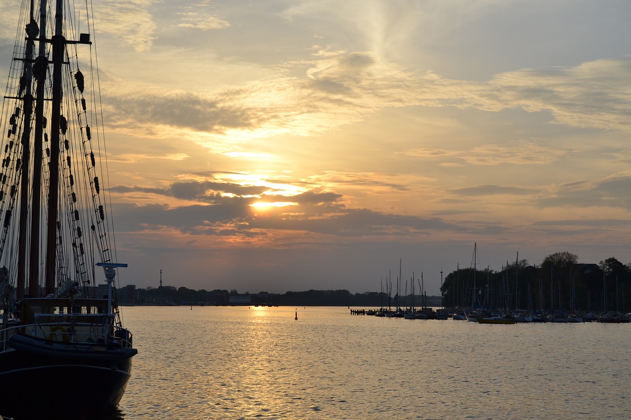 rostock  city ​​harbor  hanseatic city free photo