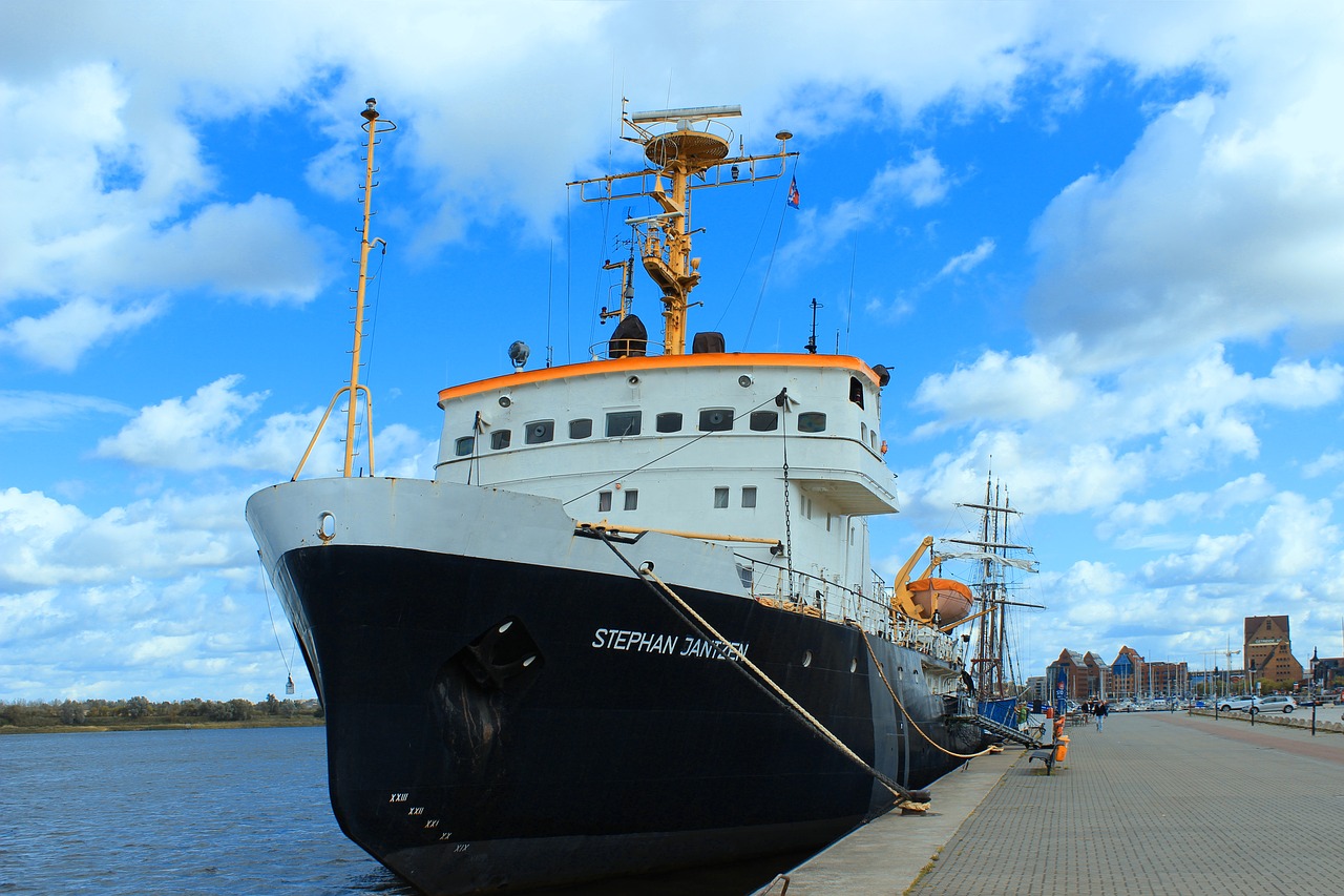 rostock  deep sea tug  old port free photo