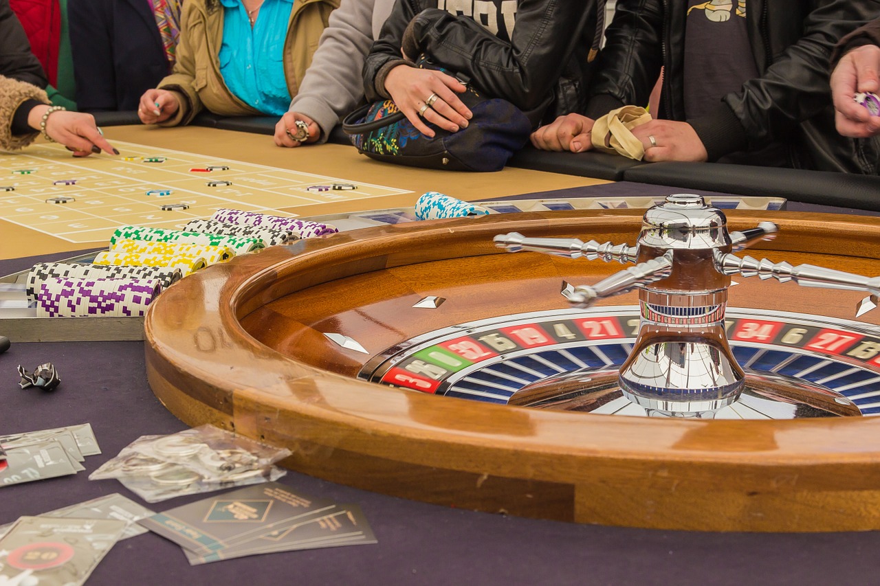 roulette gambling game bank free photo