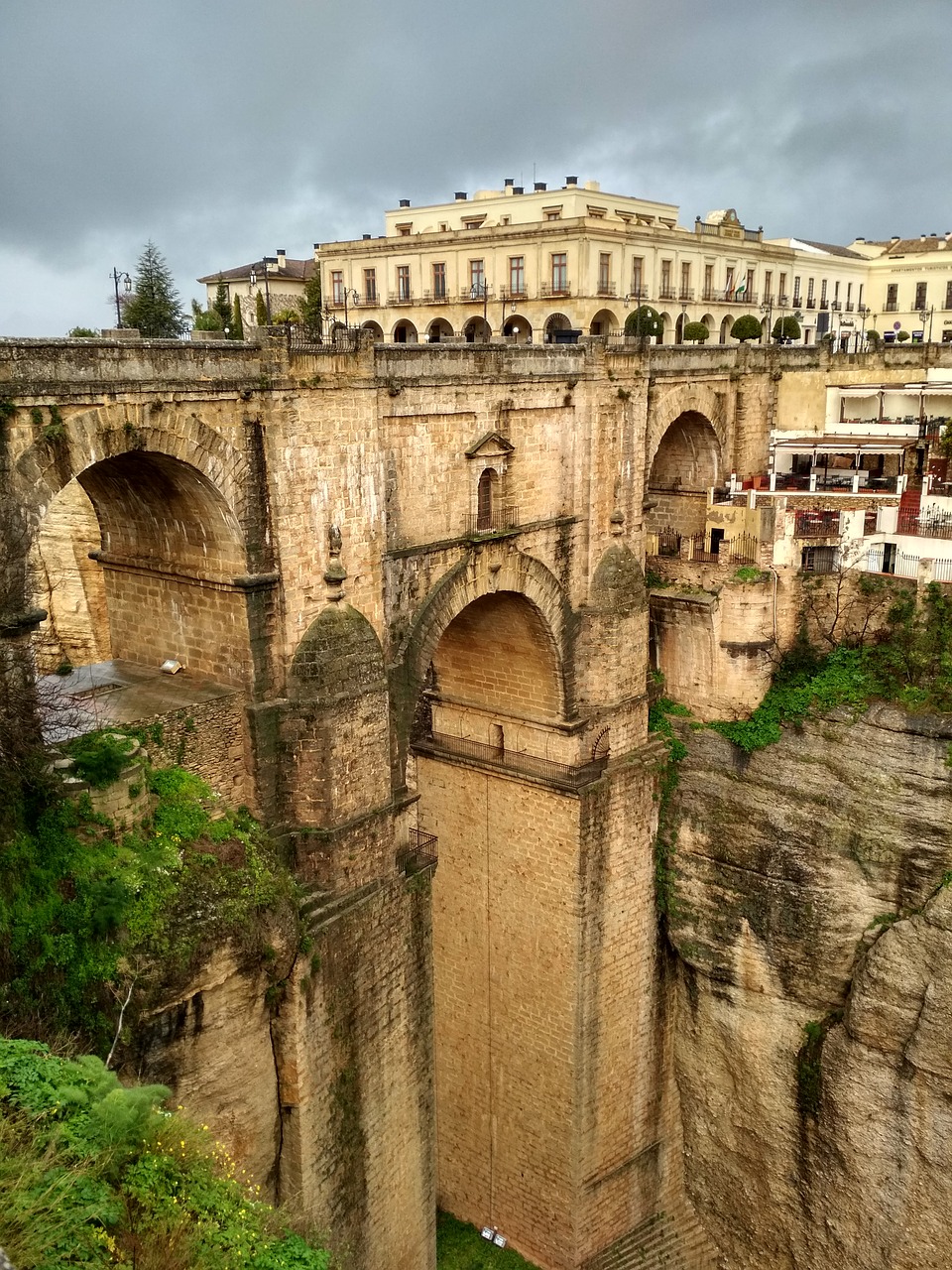 round architecture bridge free photo