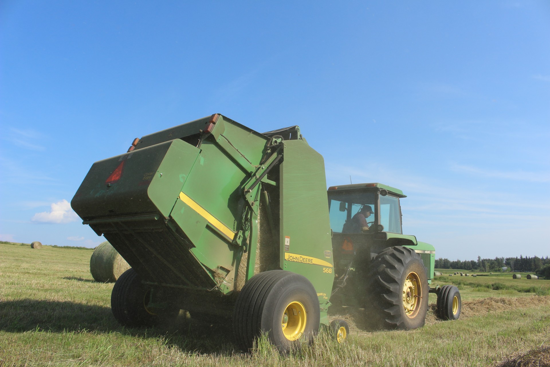 round hay baler free photo