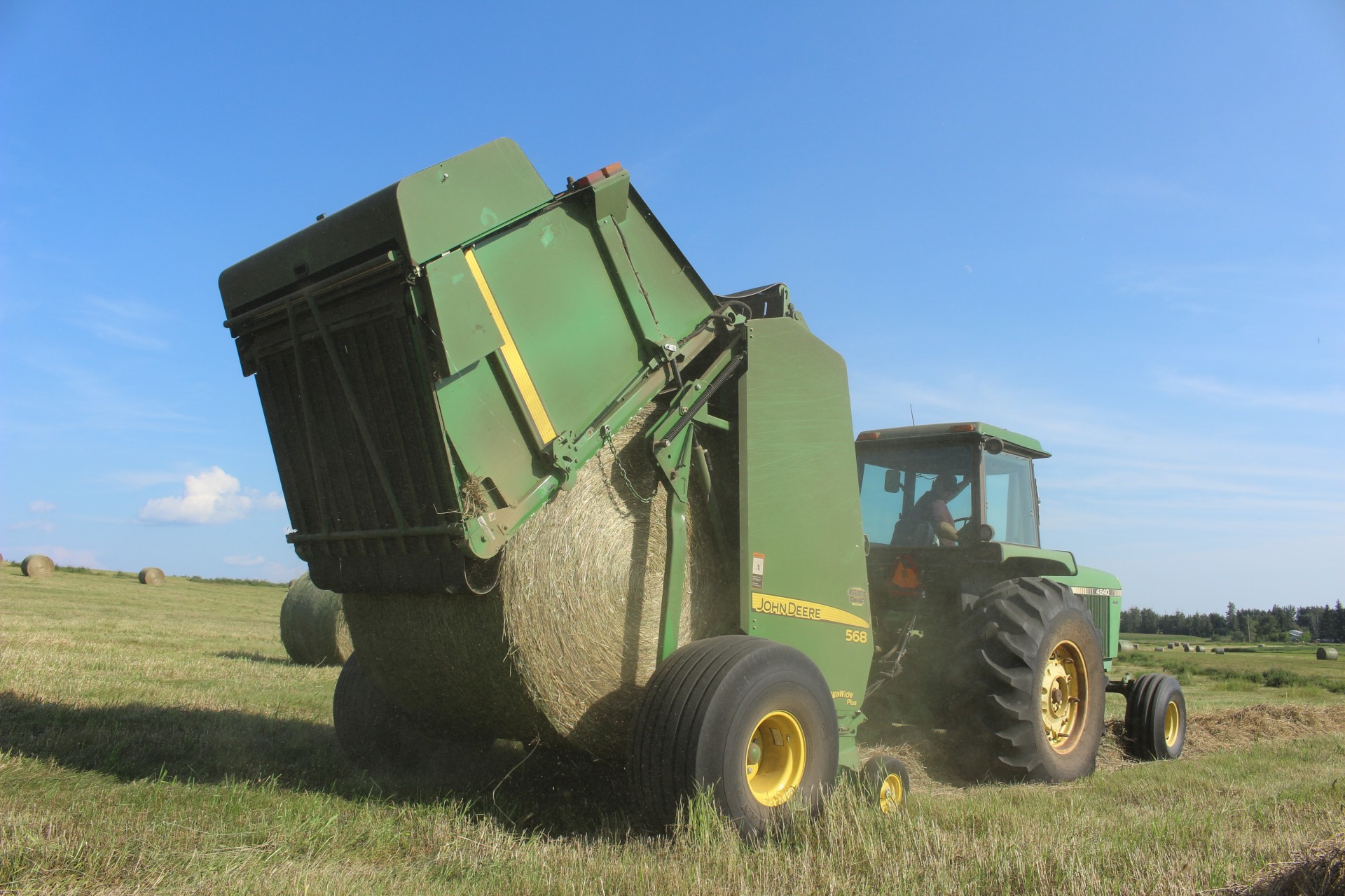 round hay baler free photo