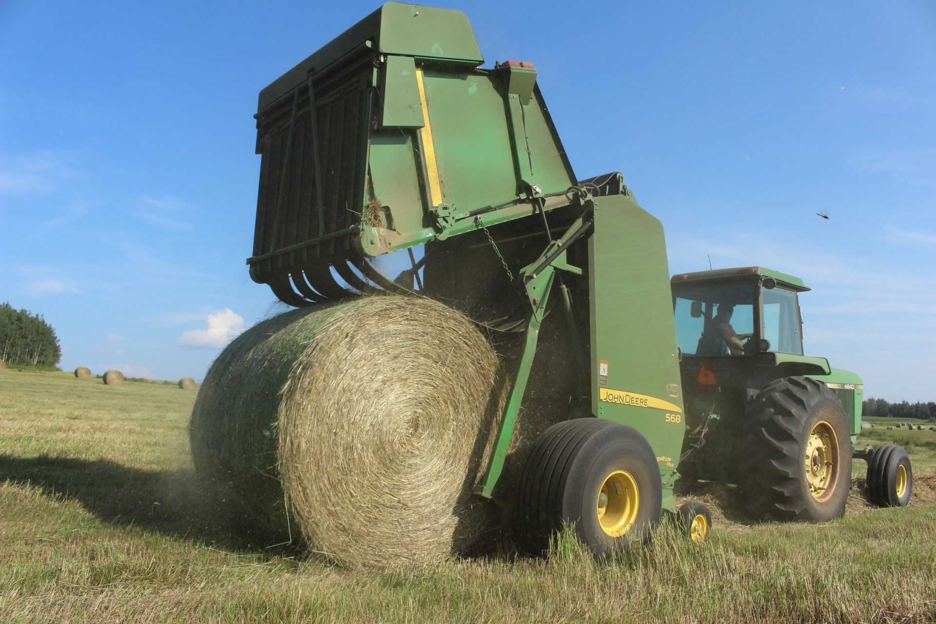round hay baler free photo