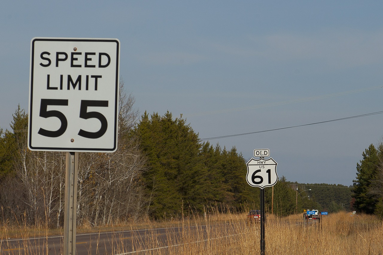 route 61 speed limit 55 free photo