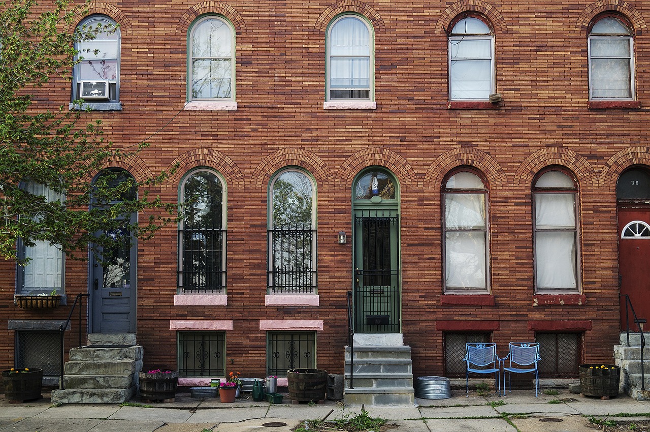 rowhouse buildings city free photo