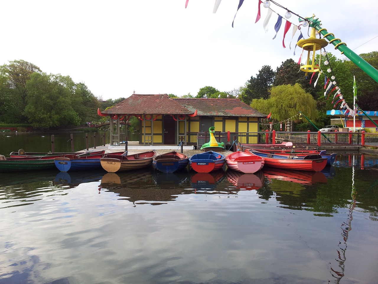 rowing boats peasholm park scarborough free photo