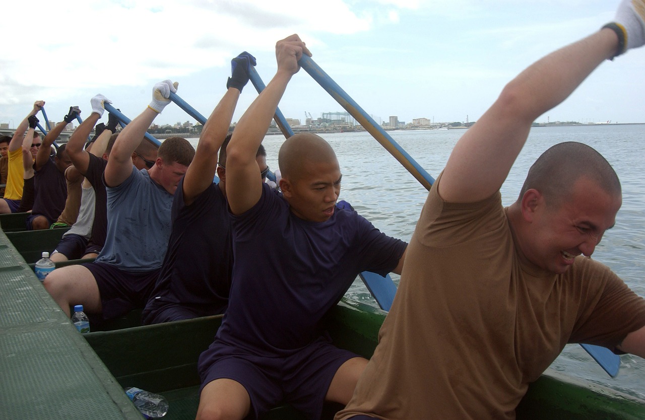 rowing team dragon boat teamwork free photo