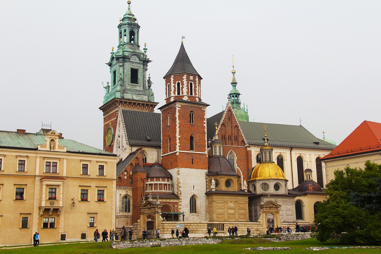 royal cathedral wawel royal castle free photo