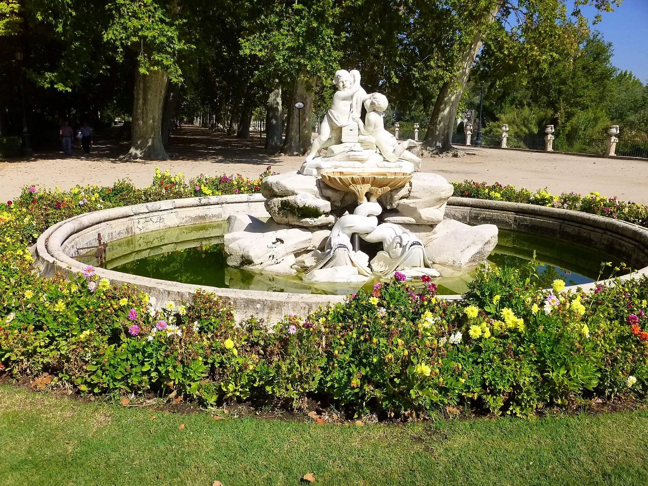royal palace gardens park free photo