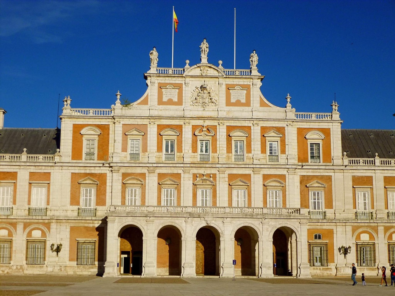 royal palace aranjuez spain free photo