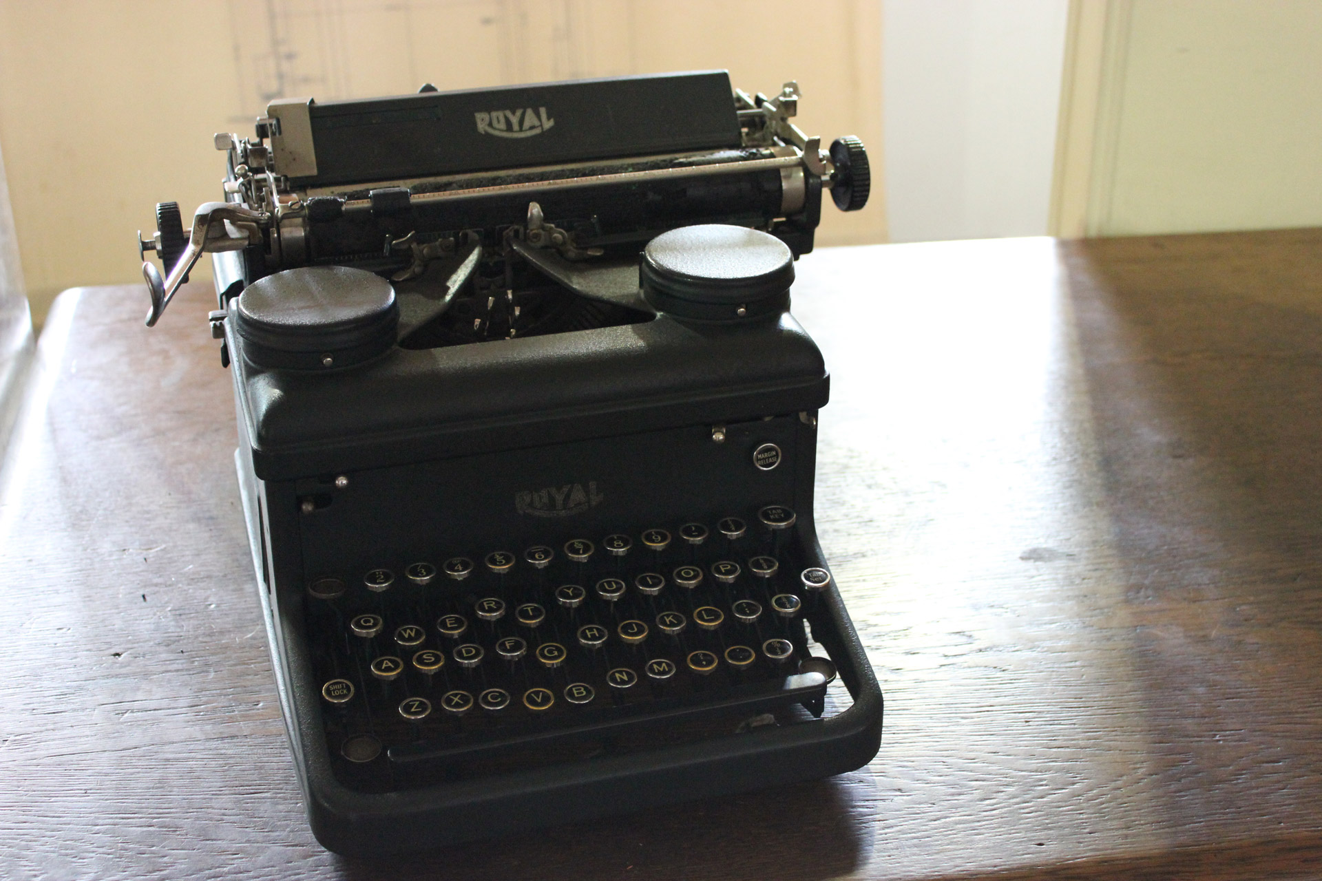 royal typewriter typewriter vintage free photo