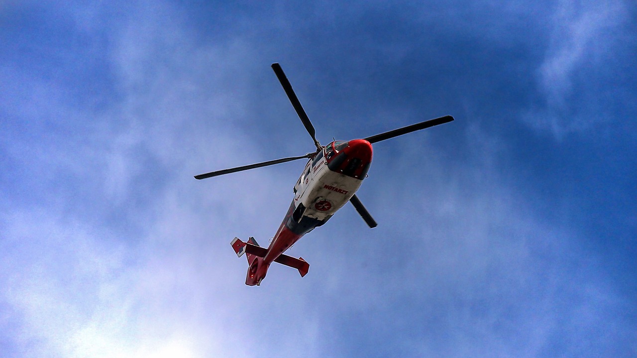 rth rescue helicopter doctor on call free photo
