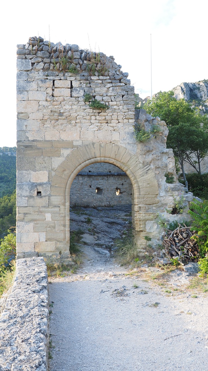 ruin castle ruin of philippe de cabassolle free photo