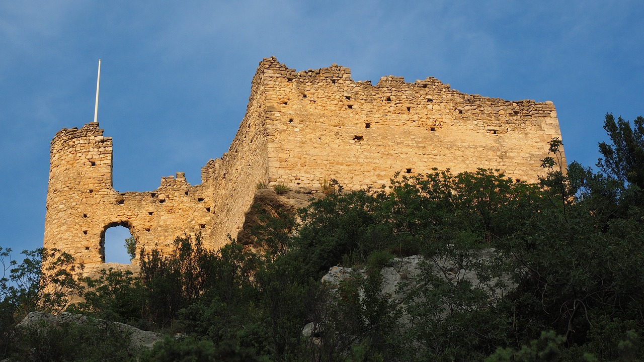ruin ruin of philippe de cabassolle castle free photo