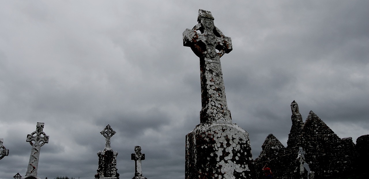 ruin ireland clonmacnoise castle free photo