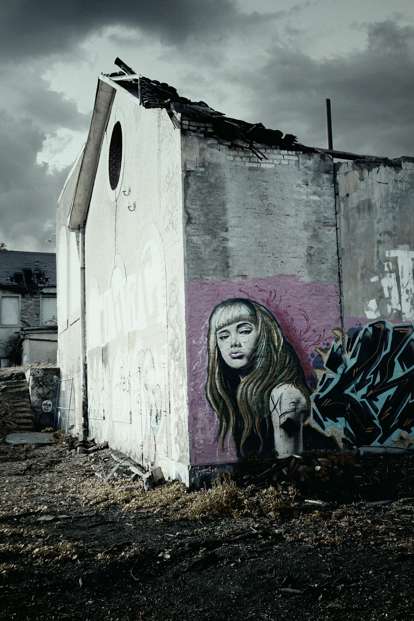 ruin graffitti decay free photo