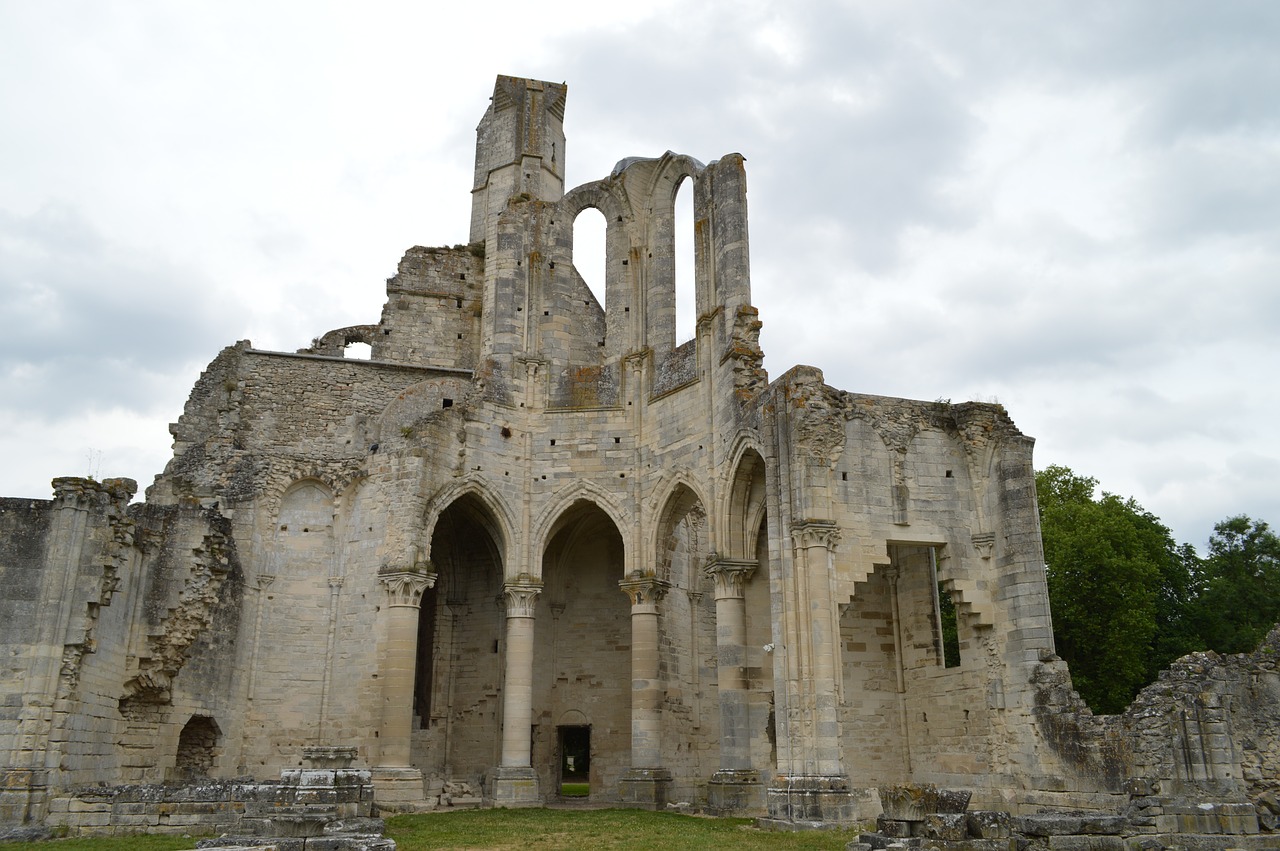 ruins chaalis abbey free photo