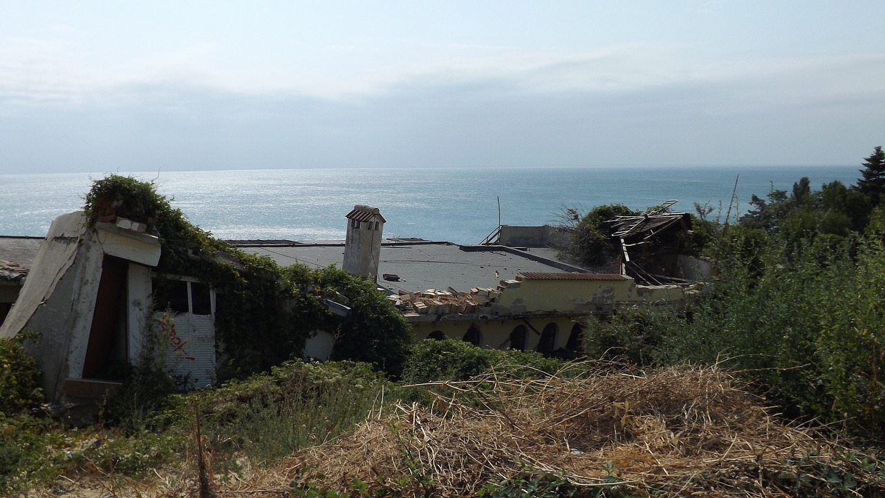 ruins house sea free photo