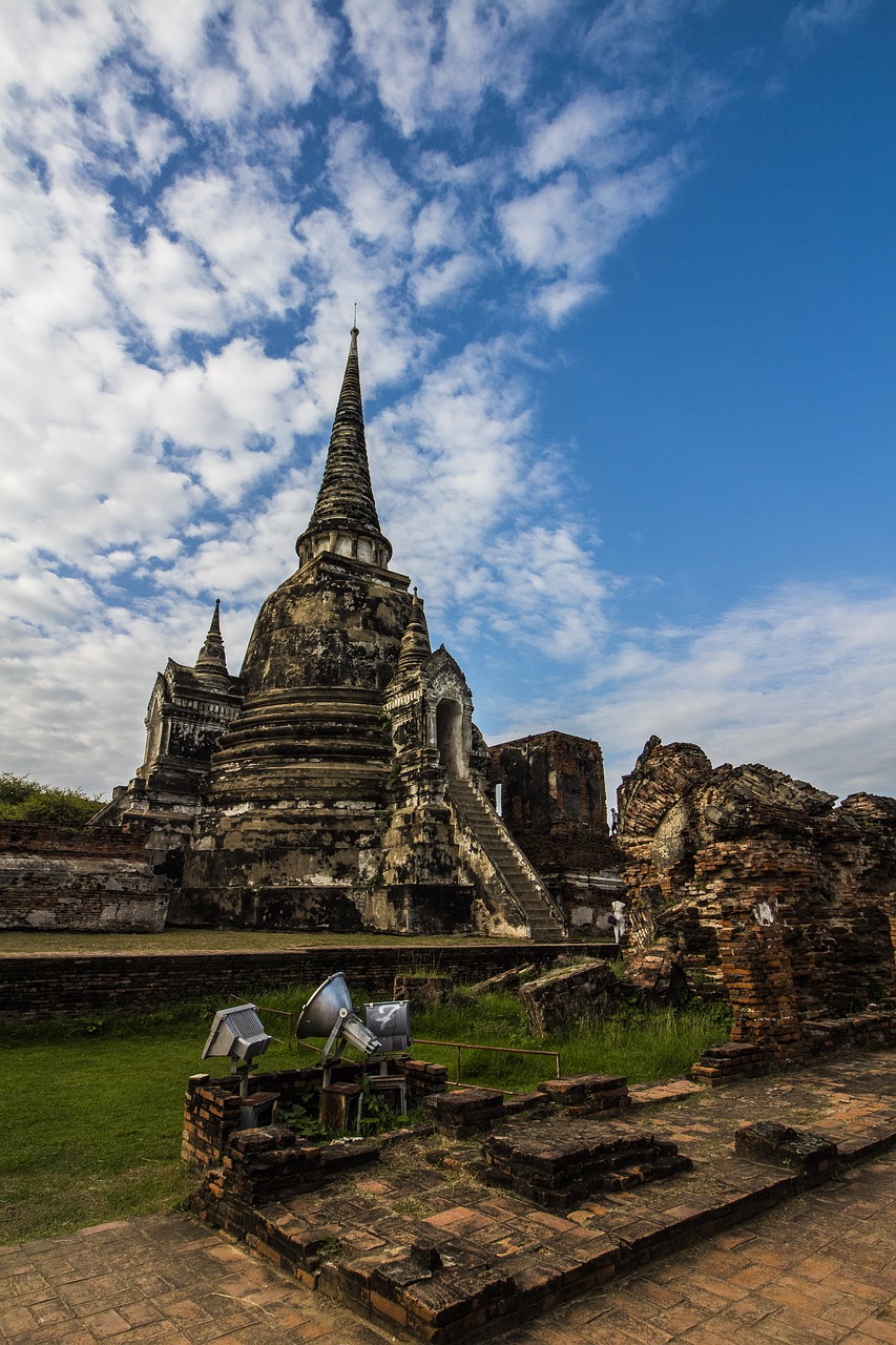 ruins ayutthaya blue sky free photo