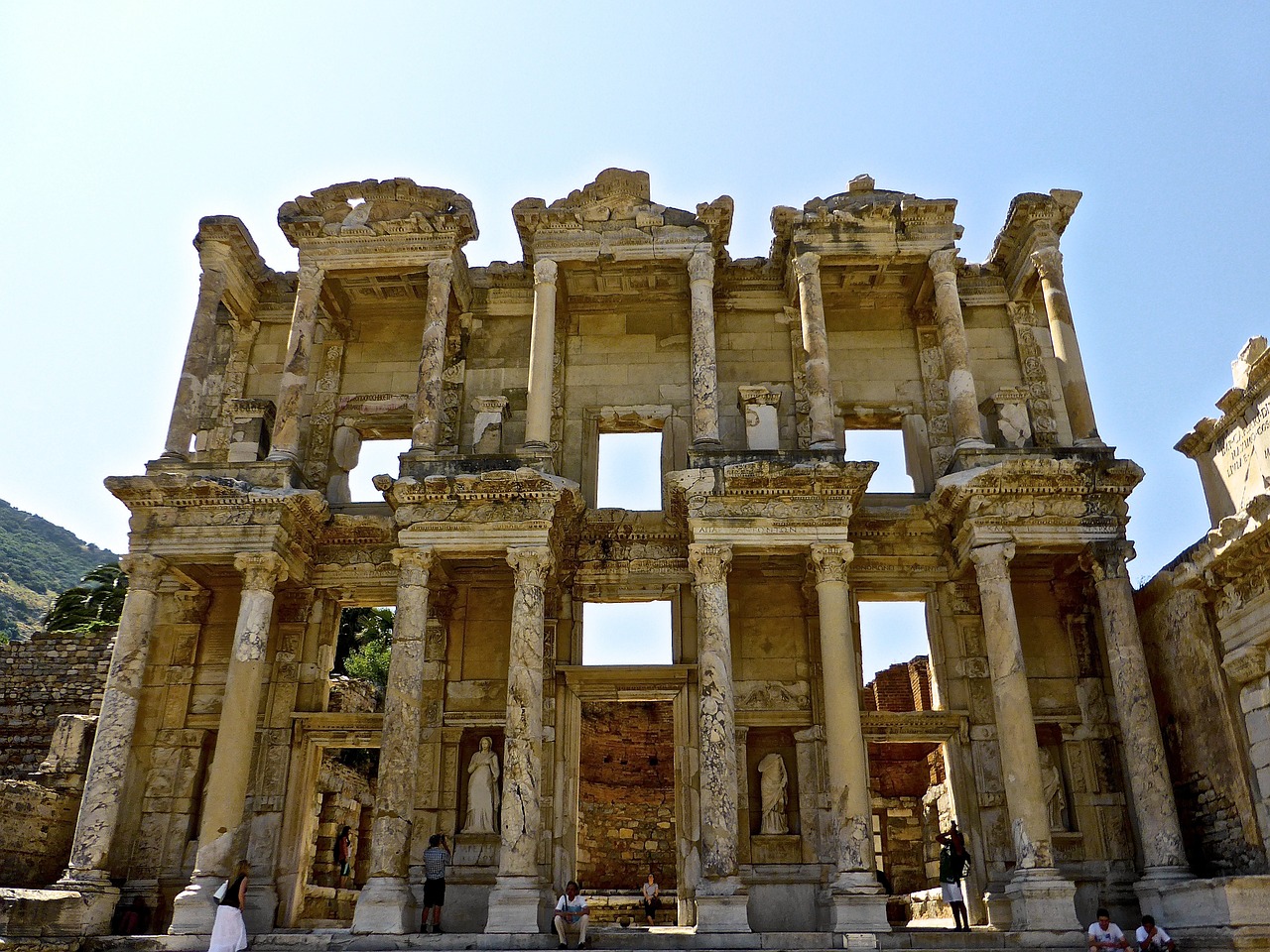 ruins roman temple free photo