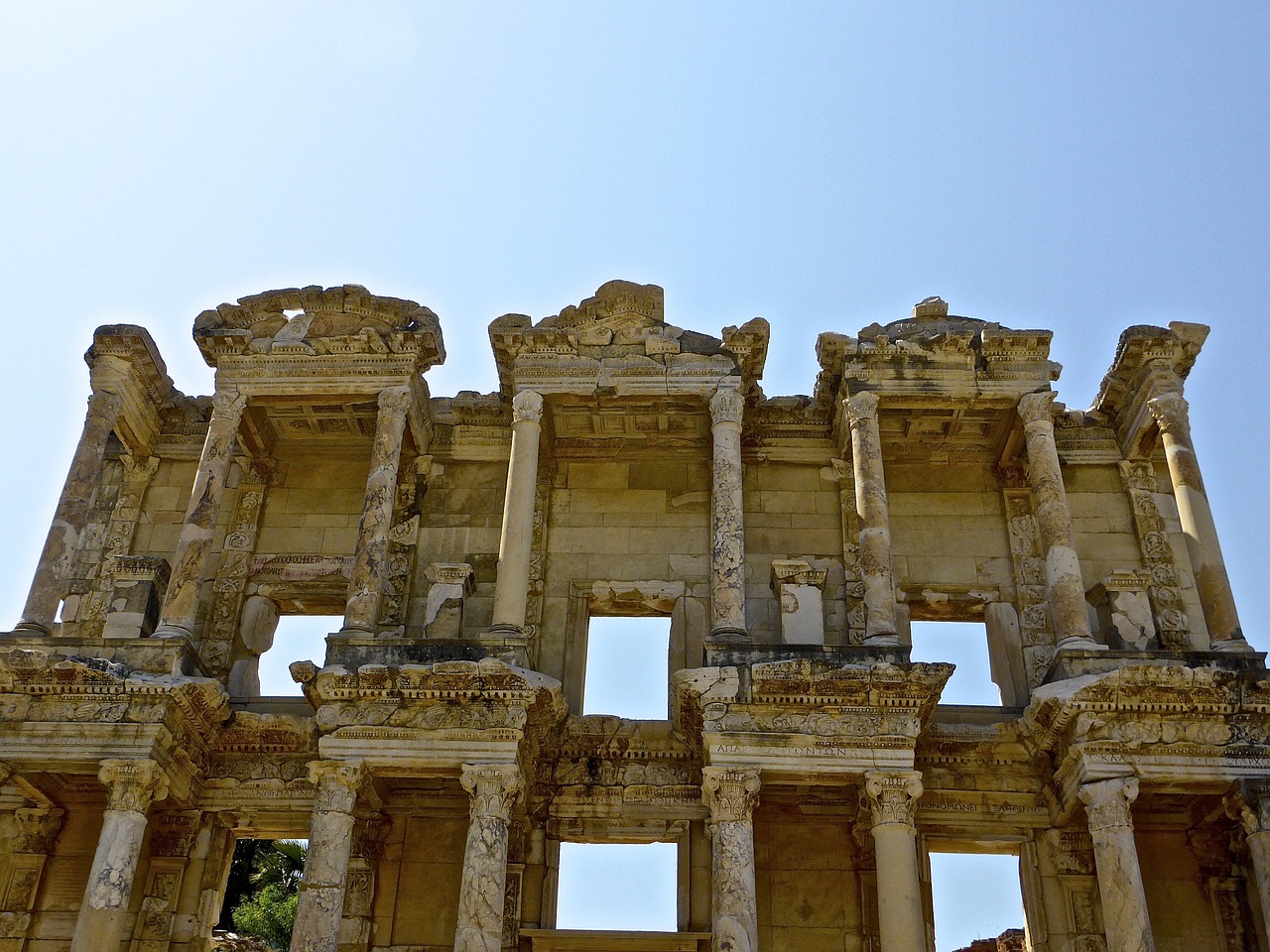 ruins roman temple free photo