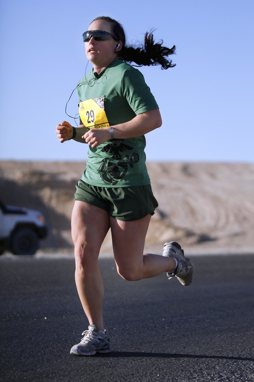 runner running long distance free photo