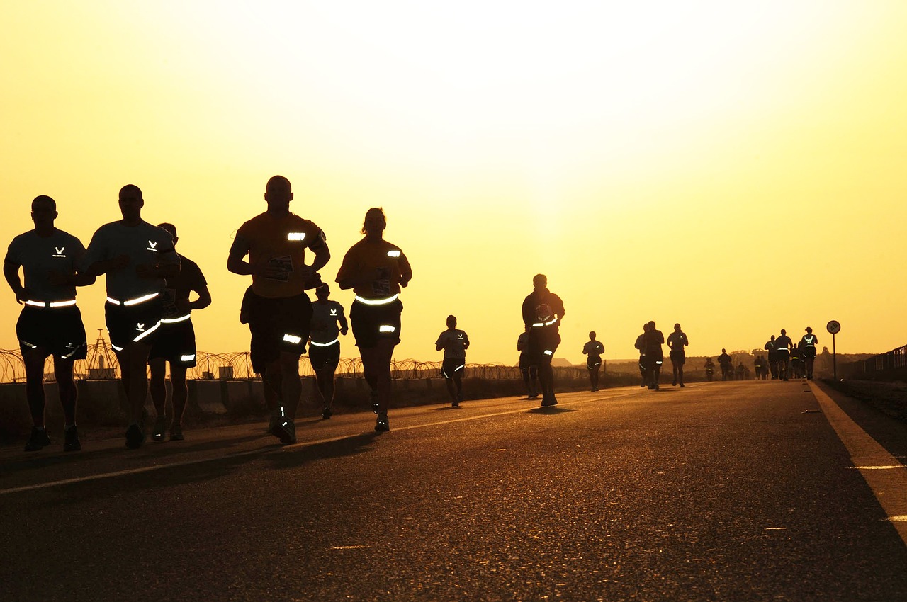 runners silhouettes dusk free photo