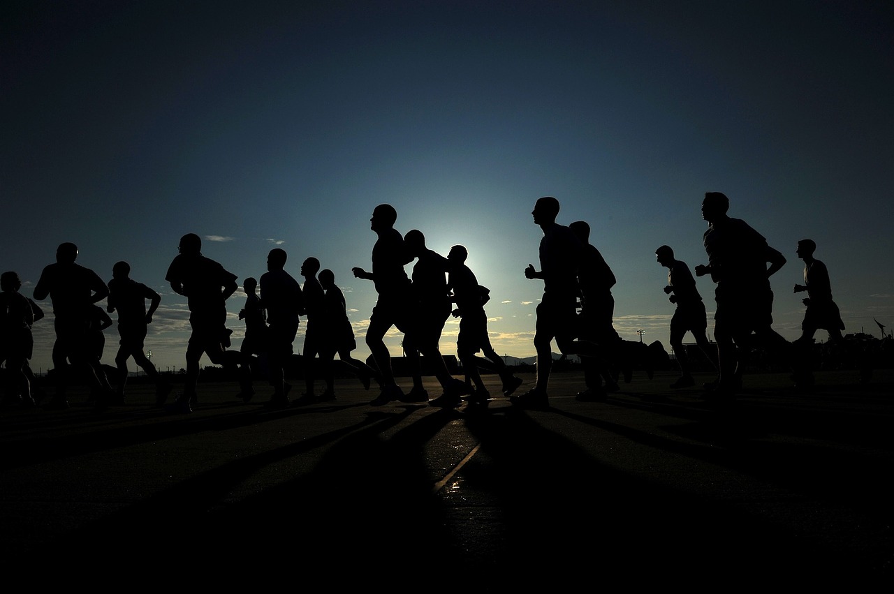 runners silhouettes athletes free photo