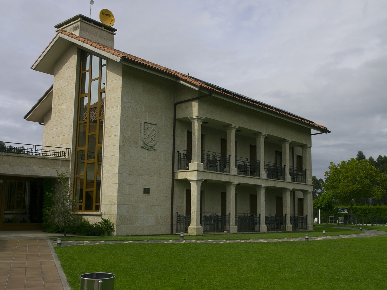 rural hotel garden building free photo