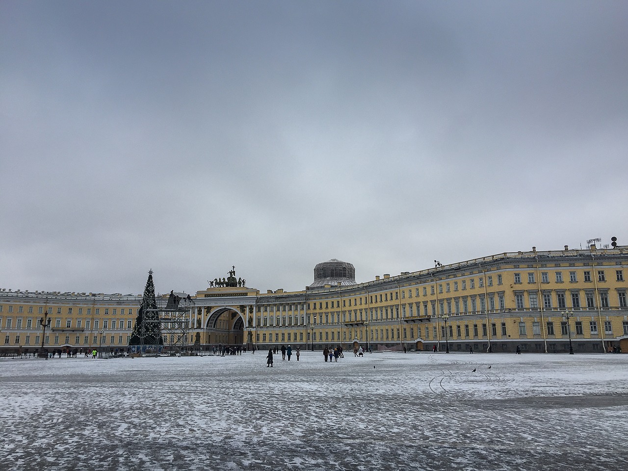 russia saint petersbourg palace square free photo