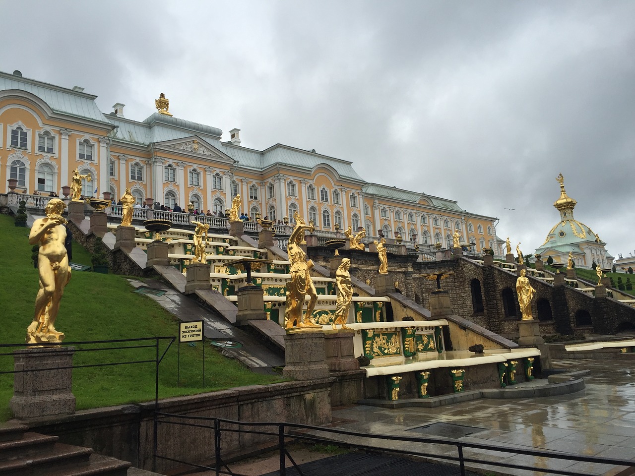 russia palace fountain free photo