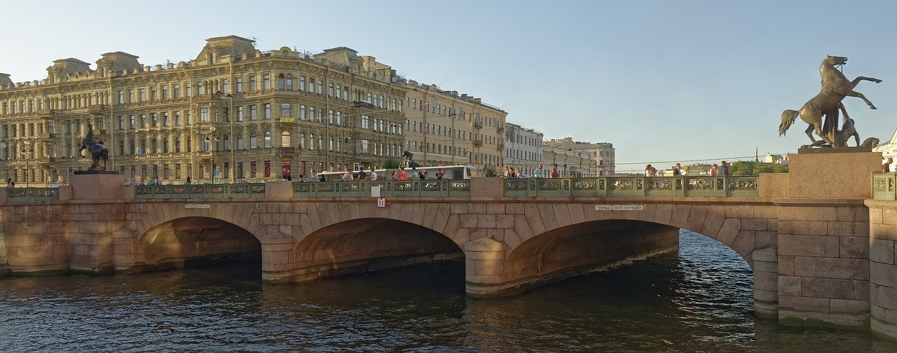 russia  sankt petersburg  anichkov bridge free photo