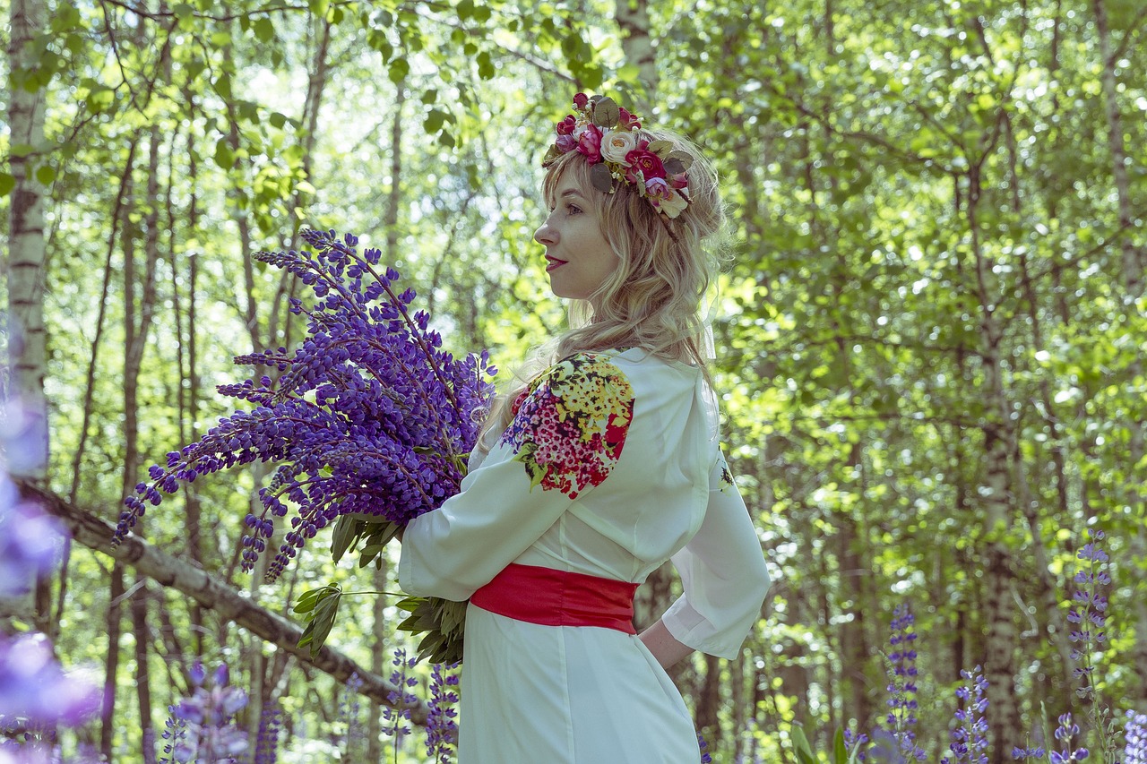 russian  russian folk costume  folklore free photo