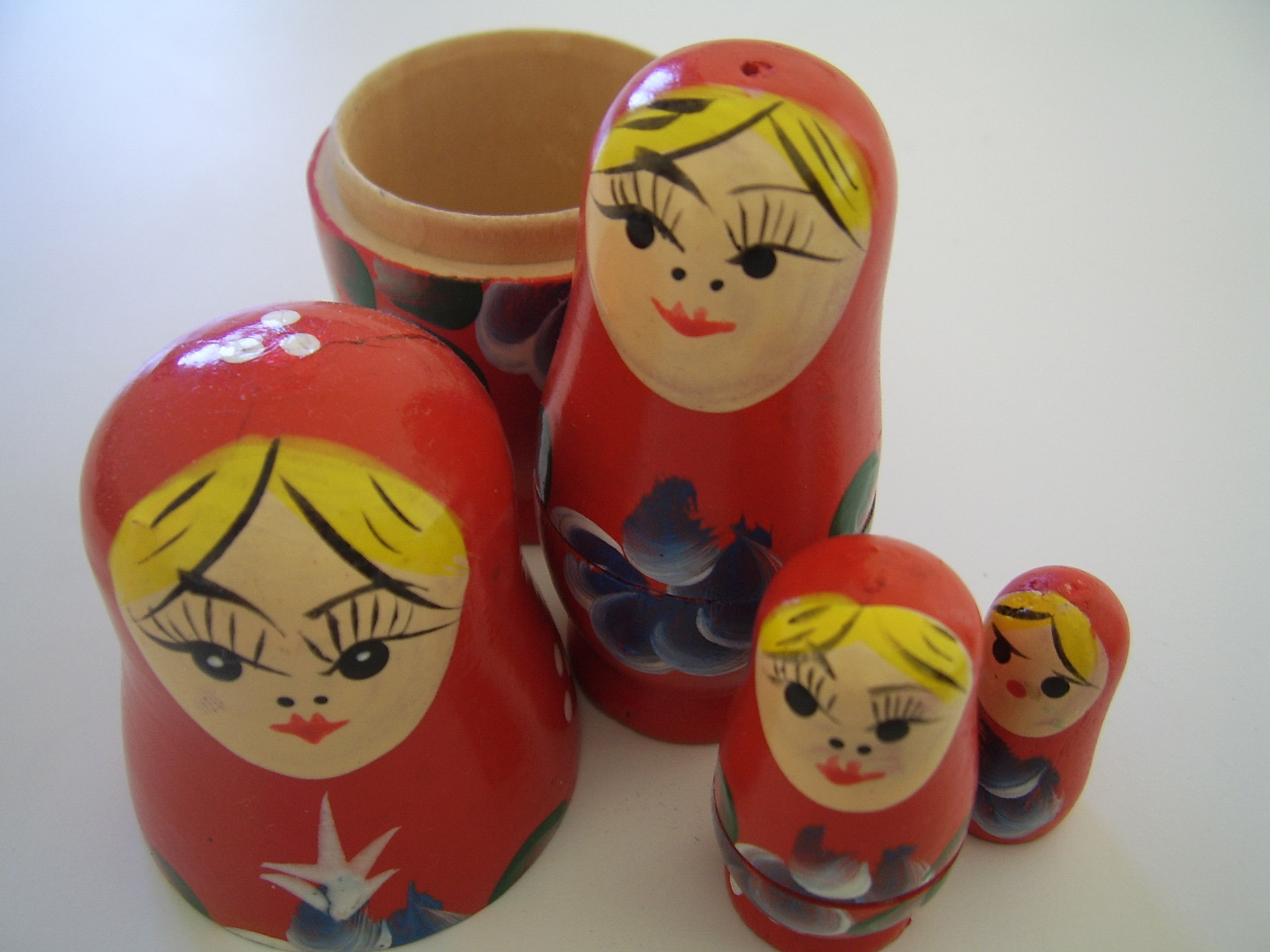 russia dolls babushkas free photo