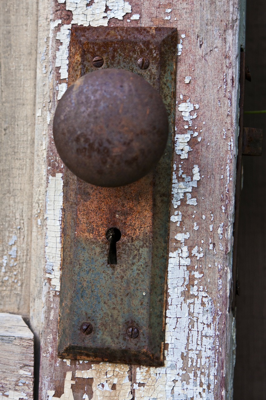 rust door handle architecture free photo