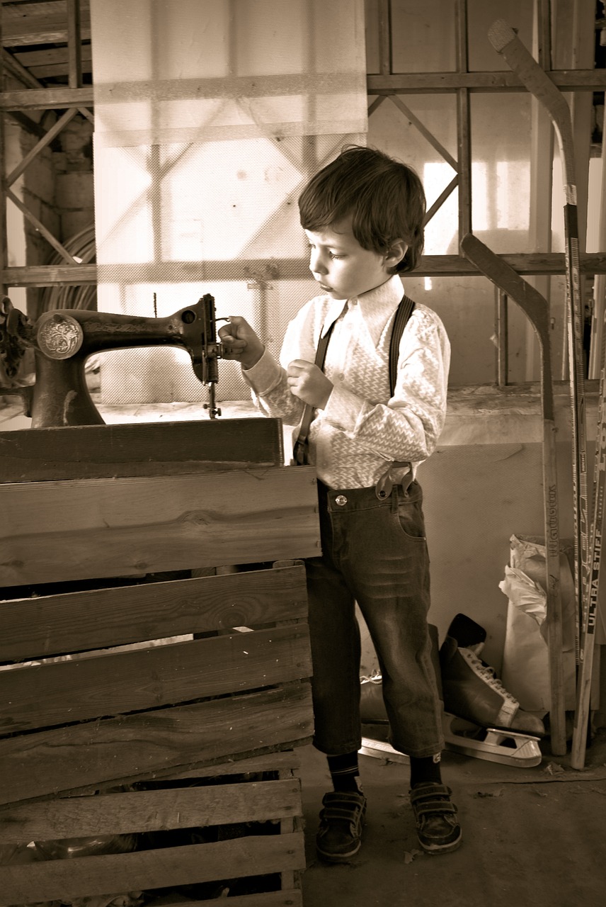 rustic boy sewing machine free photo